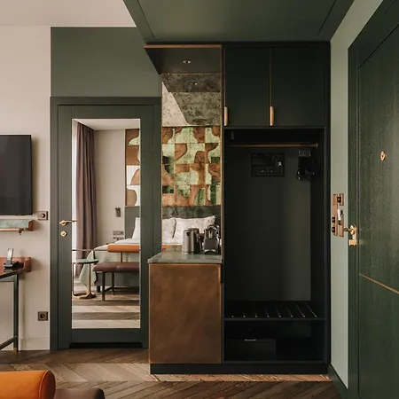 Готель The Cyrus 5*