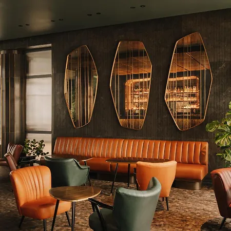 Готель The Cyrus